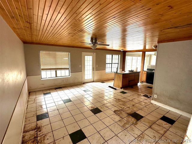 1406 W 13th Street S, Claremore, OK 74017