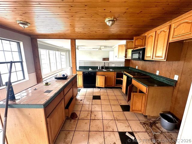 1406 W 13th Street S, Claremore, OK 74017