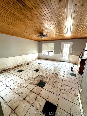 1406 W 13th Street S, Claremore, OK 74017