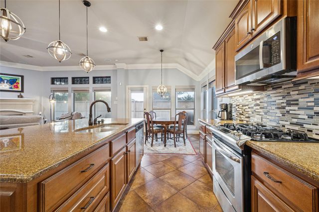 525 Cascade View Court, League City, TX 77573