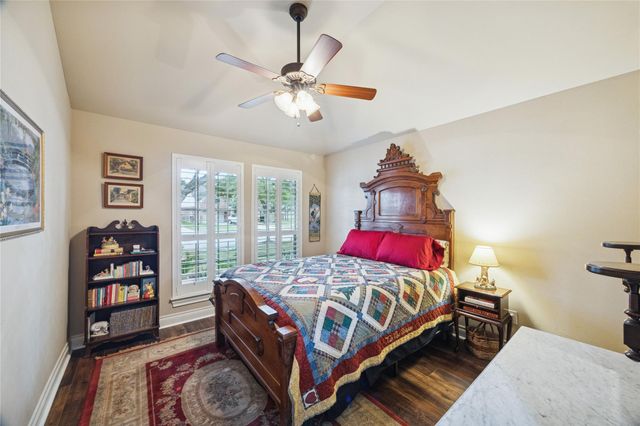 525 Cascade View Court, League City, TX 77573