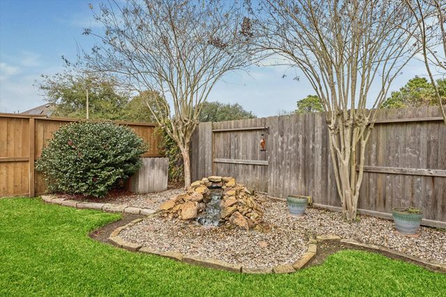 525 Cascade View Court, League City, TX 77573