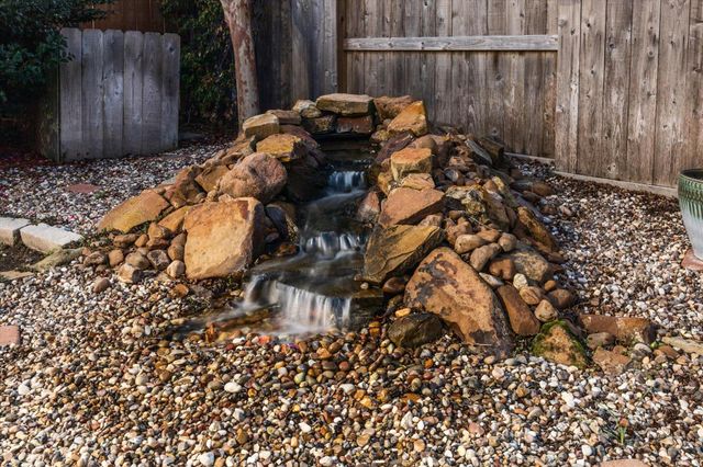 525 Cascade View Court, League City, TX 77573