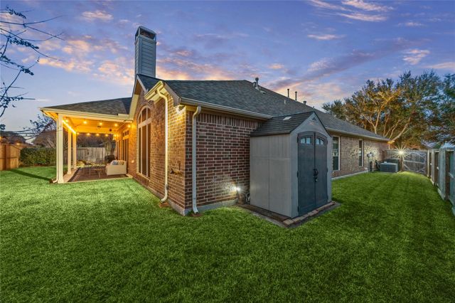 525 Cascade View Court, League City, TX 77573