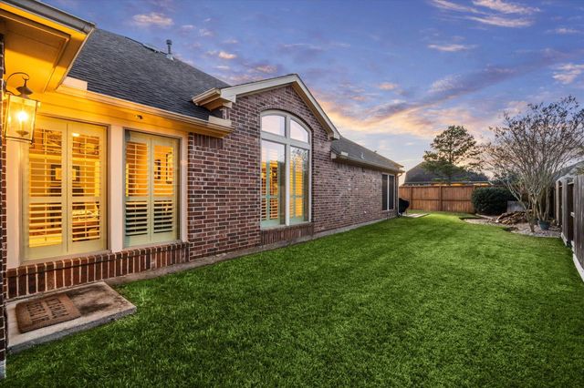 525 Cascade View Court, League City, TX 77573