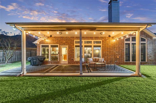 525 Cascade View Court, League City, TX 77573