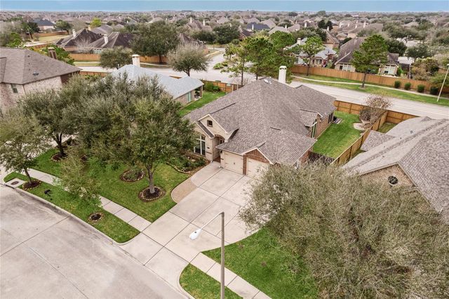 525 Cascade View Court, League City, TX 77573