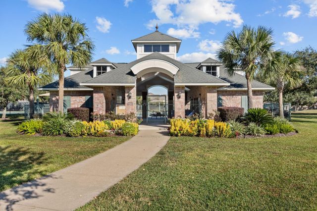 525 Cascade View Court, League City, TX 77573