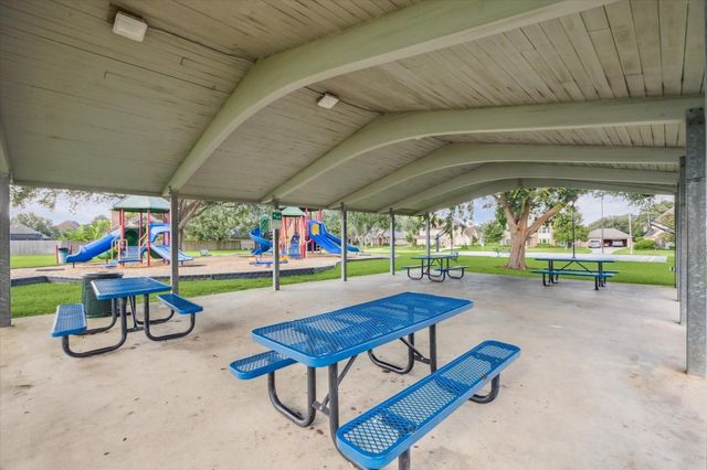 525 Cascade View Court, League City, TX 77573