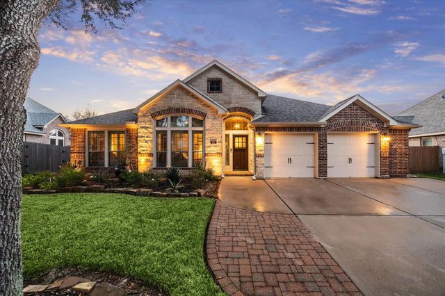 525 Cascade View Court, League City, TX 77573