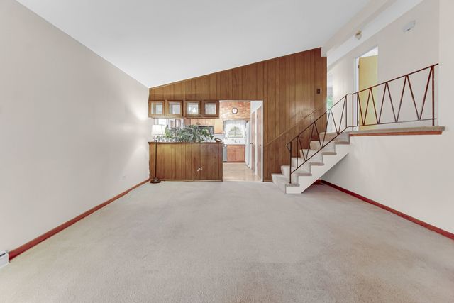 8322 Central Avenue, Morton Grove, IL 60053