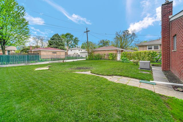 8322 Central Avenue, Morton Grove, IL 60053