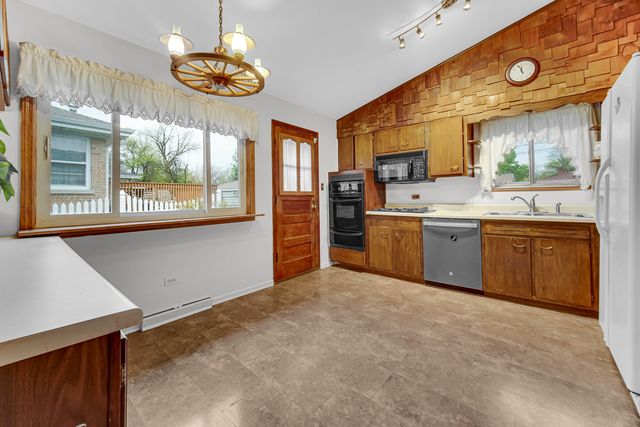 8322 Central Avenue, Morton Grove, IL 60053