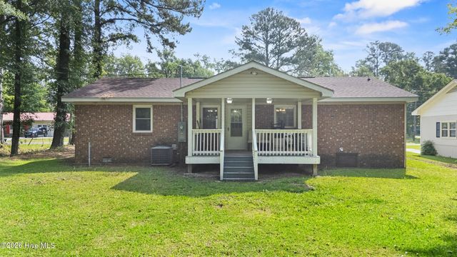 616 S Orange Street, Wallace, NC 28466