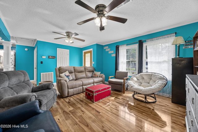 616 S Orange Street, Wallace, NC 28466