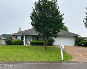 810 Pin Oak Place, Pearl, MS 39208