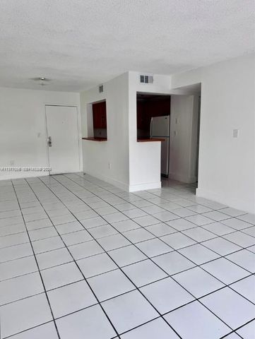 9678 Fontainebleau Blvd 111, Miami, FL 33172