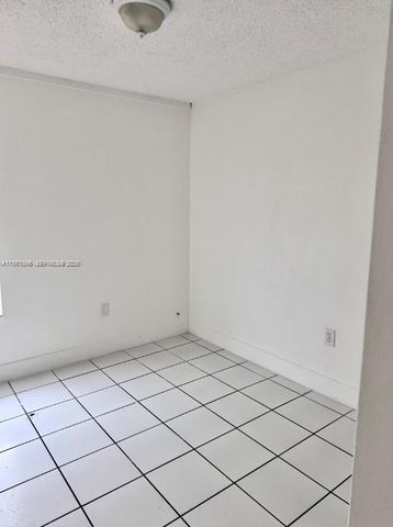 9678 Fontainebleau Blvd 111, Miami, FL 33172