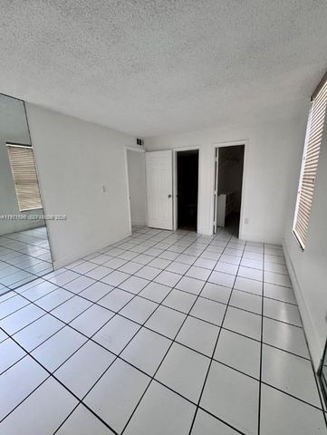 9678 Fontainebleau Blvd 111, Miami, FL 33172