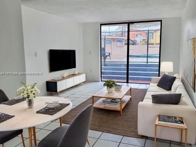 9678 Fontainebleau Blvd 111, Miami, FL 33172