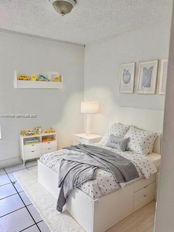 9678 Fontainebleau Blvd 111, Miami, FL 33172