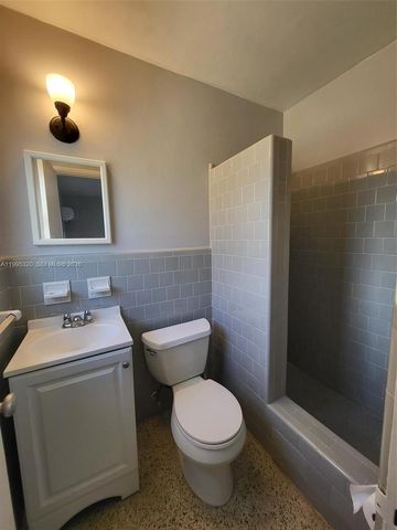 200 SE 3rd St 2, Dania Beach, FL 33004