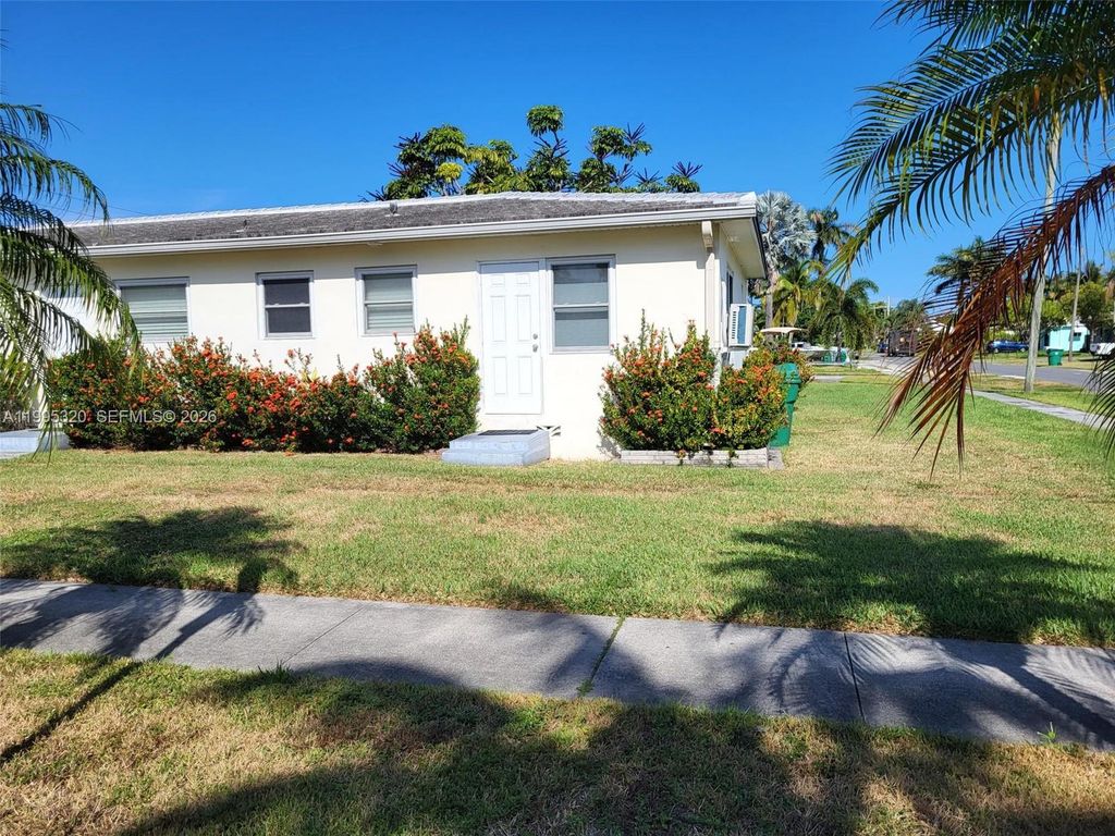 200 SE 3rd St 2, Dania Beach, FL 33004