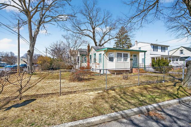 2003 Park Avenue, East Meadow, NY 11554