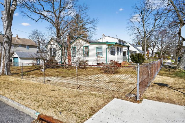 2003 Park Avenue, East Meadow, NY 11554