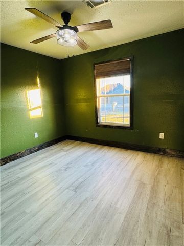 900 SW Almond Street, Gravette, AR 72736