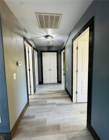 900 SW Almond Street, Gravette, AR 72736