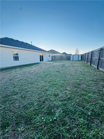 900 SW Almond Street, Gravette, AR 72736