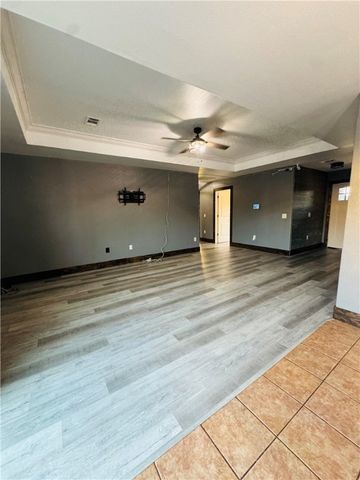 900 SW Almond Street, Gravette, AR 72736