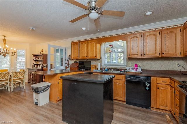 6004 Stone Bluff Drive, Clemmons, NC 27012