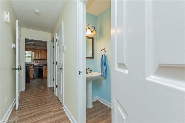 6004 Stone Bluff Drive, Clemmons, NC 27012