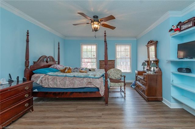 6004 Stone Bluff Drive, Clemmons, NC 27012
