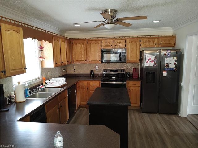 6004 Stone Bluff Drive, Clemmons, NC 27012