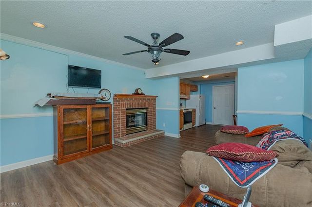 6004 Stone Bluff Drive, Clemmons, NC 27012