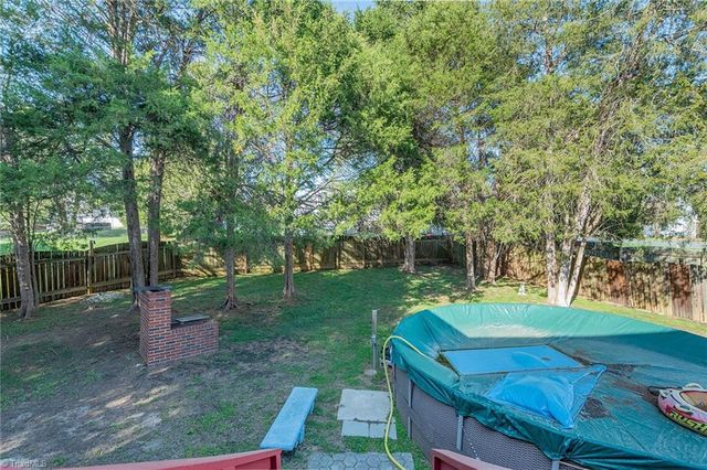 6004 Stone Bluff Drive, Clemmons, NC 27012
