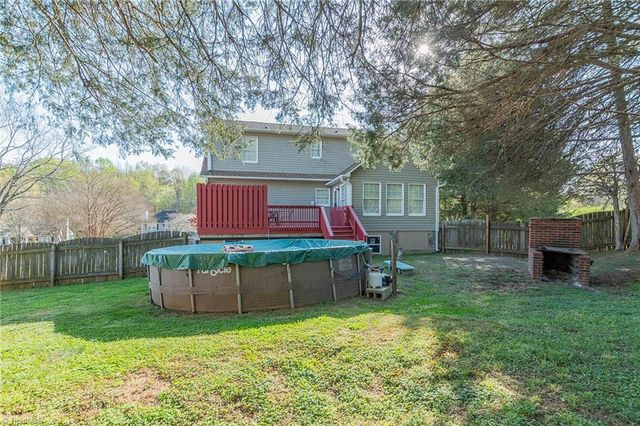 6004 Stone Bluff Drive, Clemmons, NC 27012