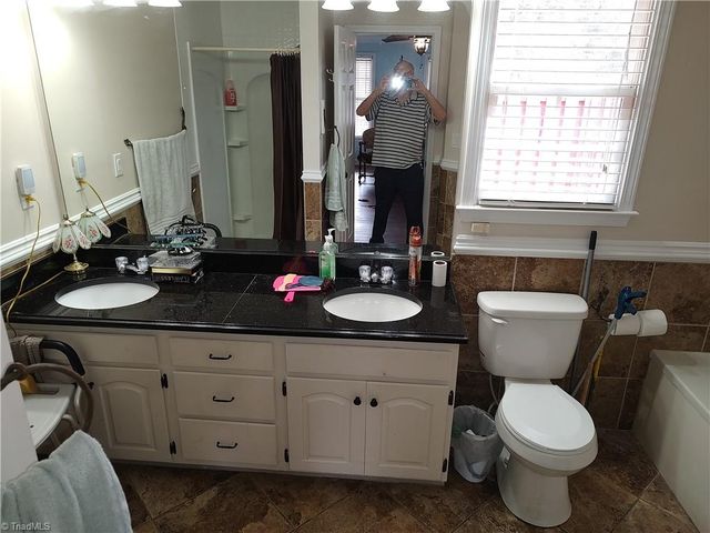 6004 Stone Bluff Drive, Clemmons, NC 27012