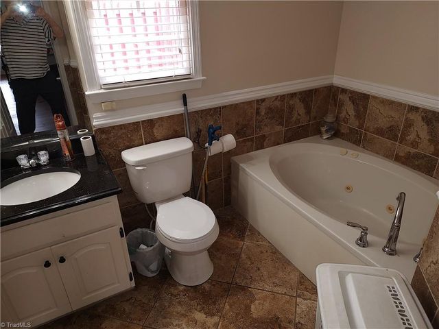 6004 Stone Bluff Drive, Clemmons, NC 27012