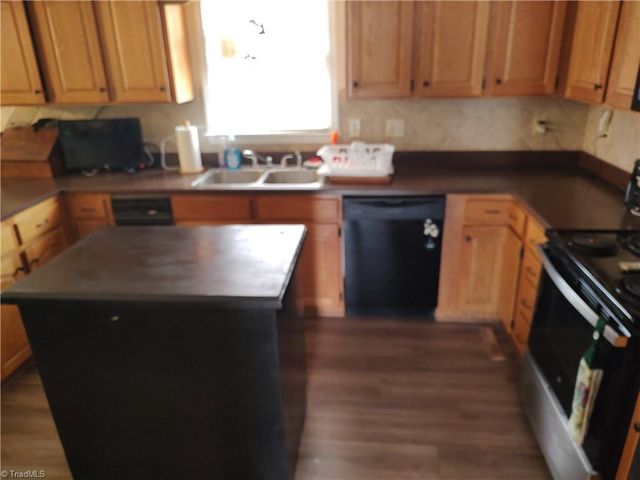 6004 Stone Bluff Drive, Clemmons, NC 27012