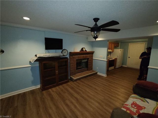 6004 Stone Bluff Drive, Clemmons, NC 27012