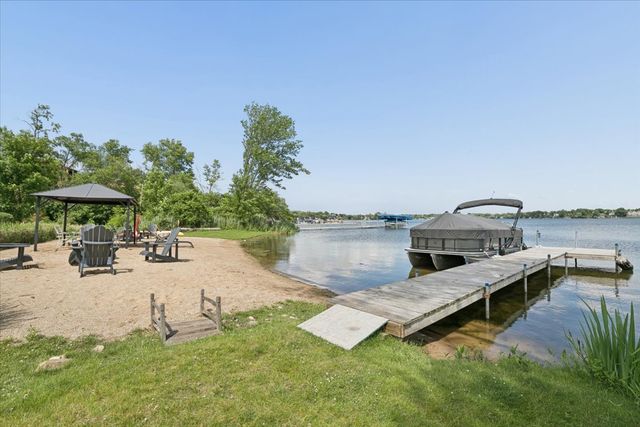 410 Morning Star Lane, Wauconda, IL 60084