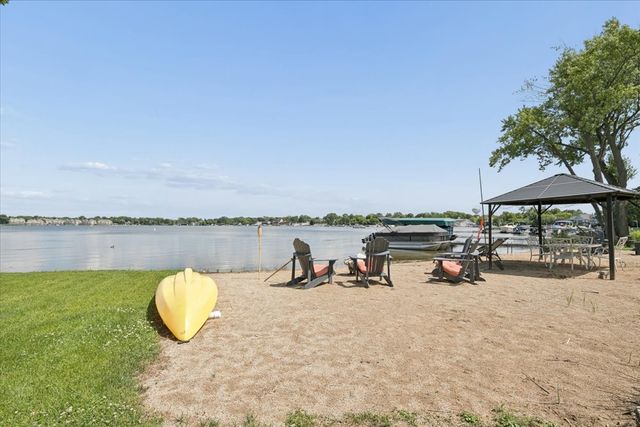 410 Morning Star Lane, Wauconda, IL 60084