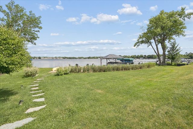 410 Morning Star Lane, Wauconda, IL 60084