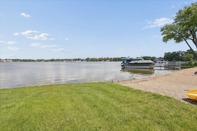 410 Morning Star Lane, Wauconda, IL 60084