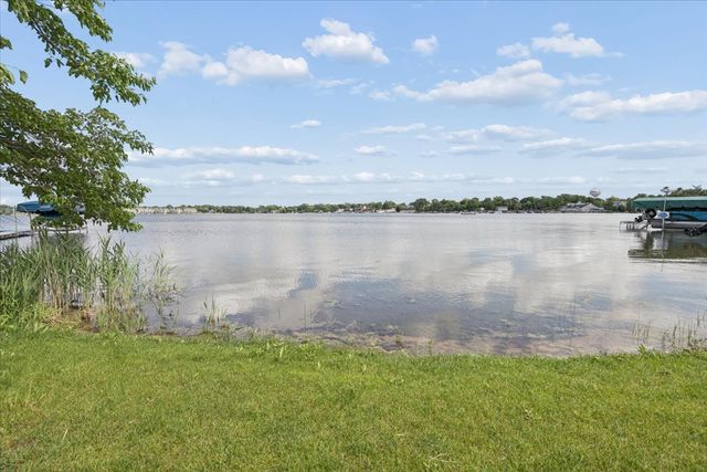 410 Morning Star Lane, Wauconda, IL 60084