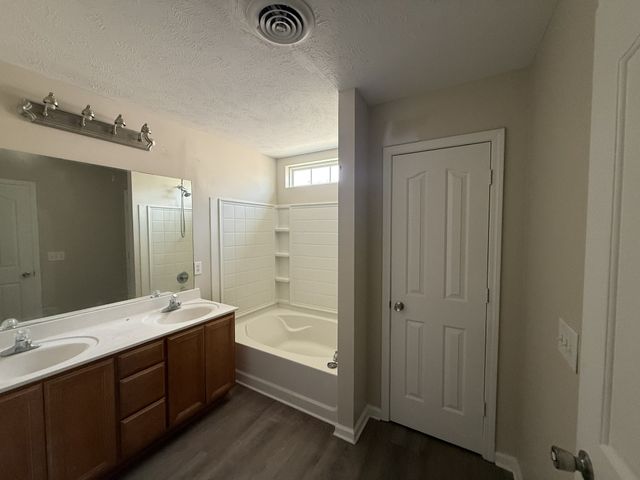 3031 Ace Wintermeyer Dr, La Vergne, TN 37086